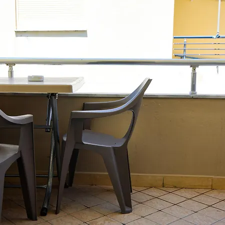 Joe Coastal Escape غوليم