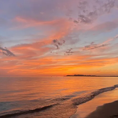 Joe Coastal Escape Apartament Golem (Tirana)